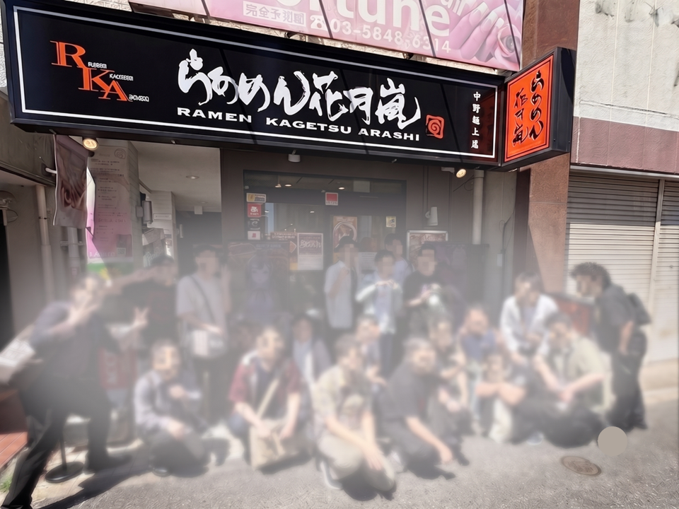らあめん花月嵐の店頭に集まったVTuberコラボの参加者